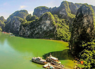 Praca pilota wycieczki podczas zwiedzania Laosu z biurem podróży