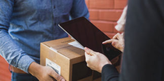 Wysyłasz paczki do Polski? Czy wiesz jak nadać przesyłkę taniej i wygodniej?