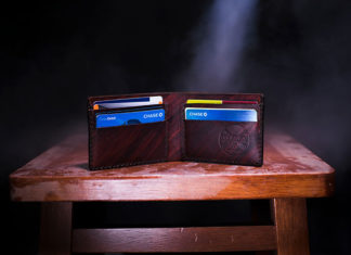 Chcesz otrzymywać zniżki i rabaty, ale noszenie karty to problem? Jak wybrać nowoczesność