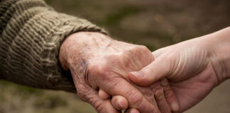 Czy opieka osób starszych to łatwy zawód