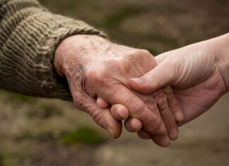 Czy opieka osób starszych to łatwy zawód