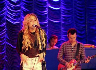 W jakim języku mówi Shakira?