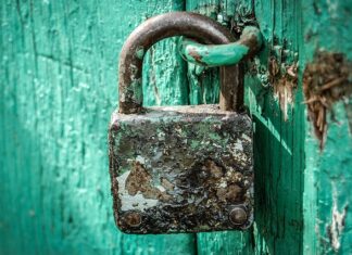 Na czym polega bezpieczeństwo fizyczne i prawne systemów komputerowych? Na czym polega bezpieczeństwo fizyczne i prawne systemów komputerowych?